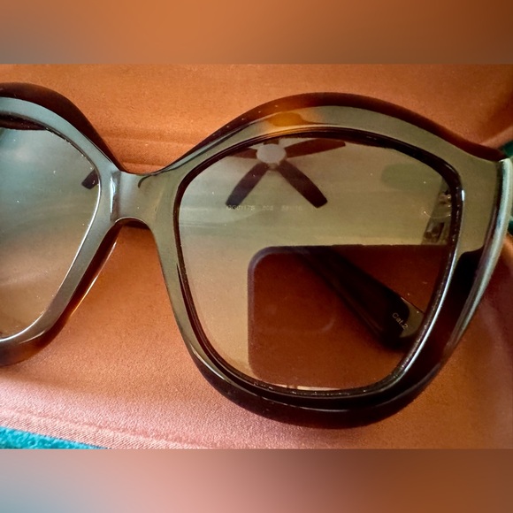 RARE GUCCI Vintage Tortoise
Brown Gradient Cat Eye Ladies Sunglasses - Picture 4 of 16